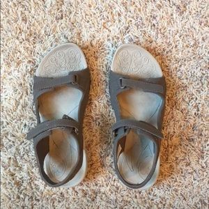 Columbia women’s sandals size 5
